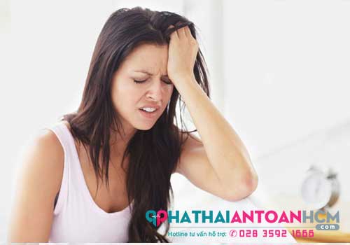 Tại sao phụ nữ đau đầu buồn nôn khi có kinh nguyệt?